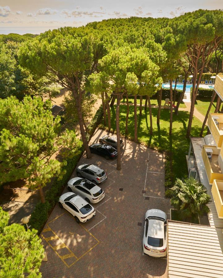 Aparthotel La Pineta Lido di Jesolo Exterior photo