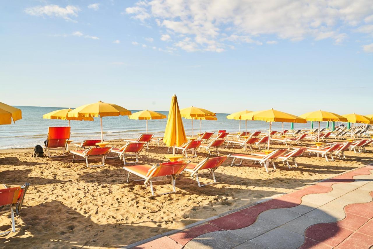 Aparthotel La Pineta Lido di Jesolo Exterior photo