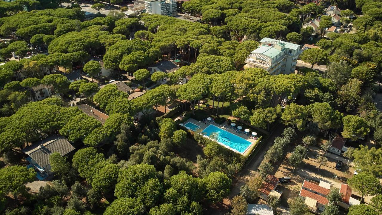 Aparthotel La Pineta Lido di Jesolo Exterior photo