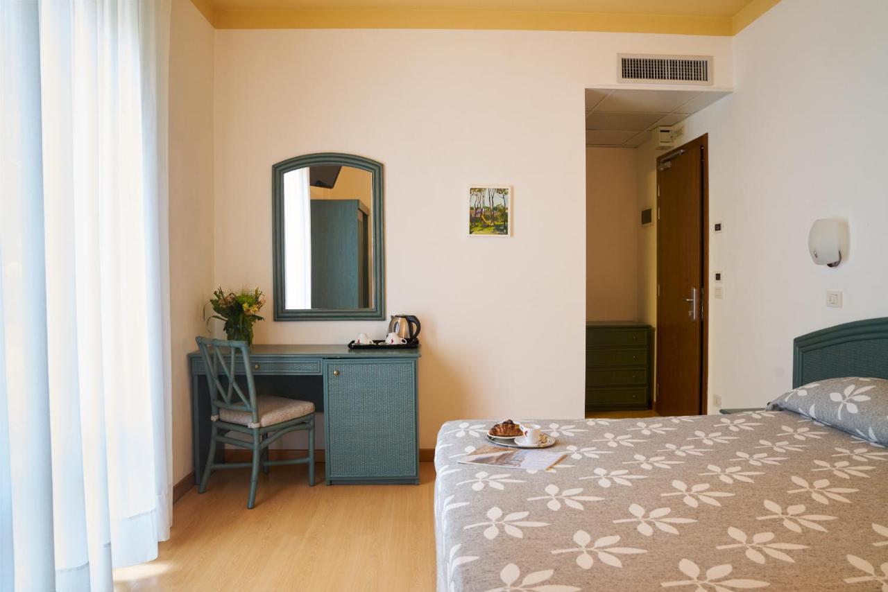 Aparthotel La Pineta Lido di Jesolo Exterior photo
