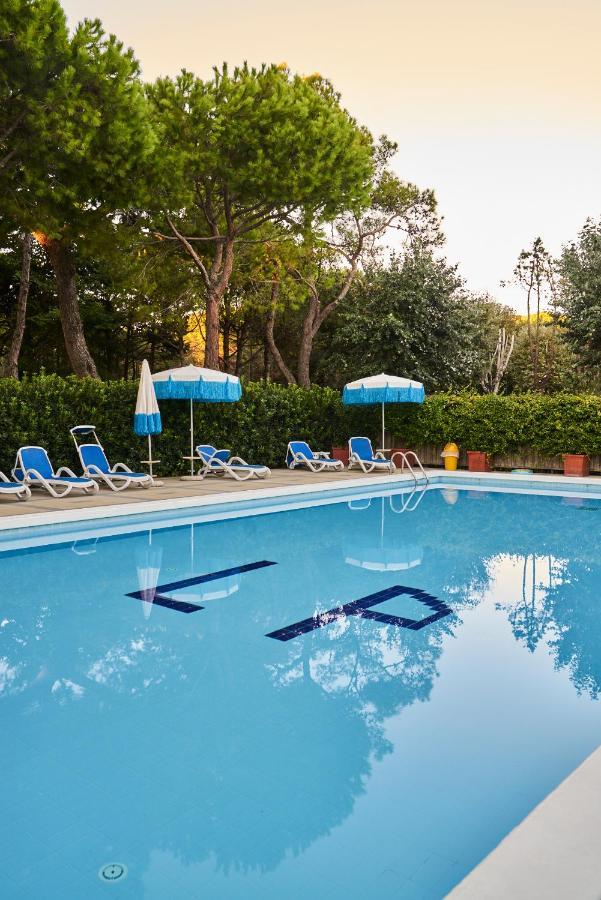 Aparthotel La Pineta Lido di Jesolo Exterior photo