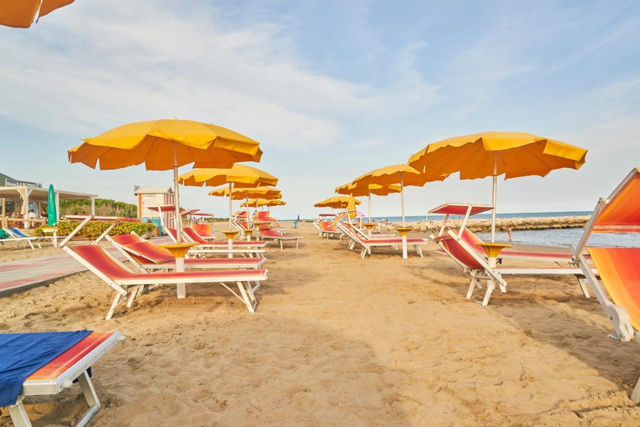 Aparthotel La Pineta Lido di Jesolo Exterior photo