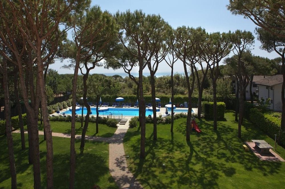 Aparthotel La Pineta Lido di Jesolo Exterior photo