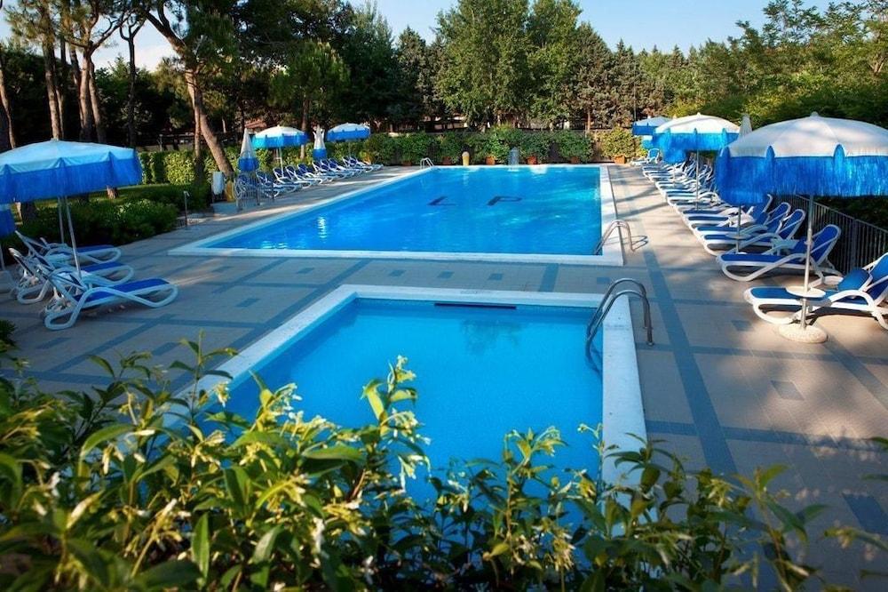 Aparthotel La Pineta Lido di Jesolo Exterior photo