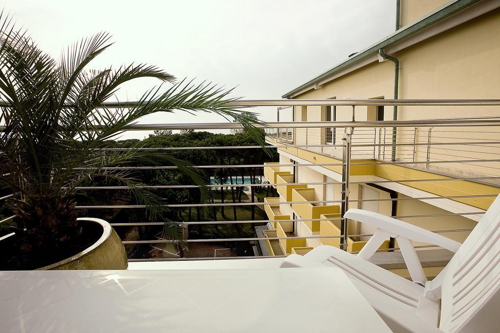 Aparthotel La Pineta Lido di Jesolo Exterior photo