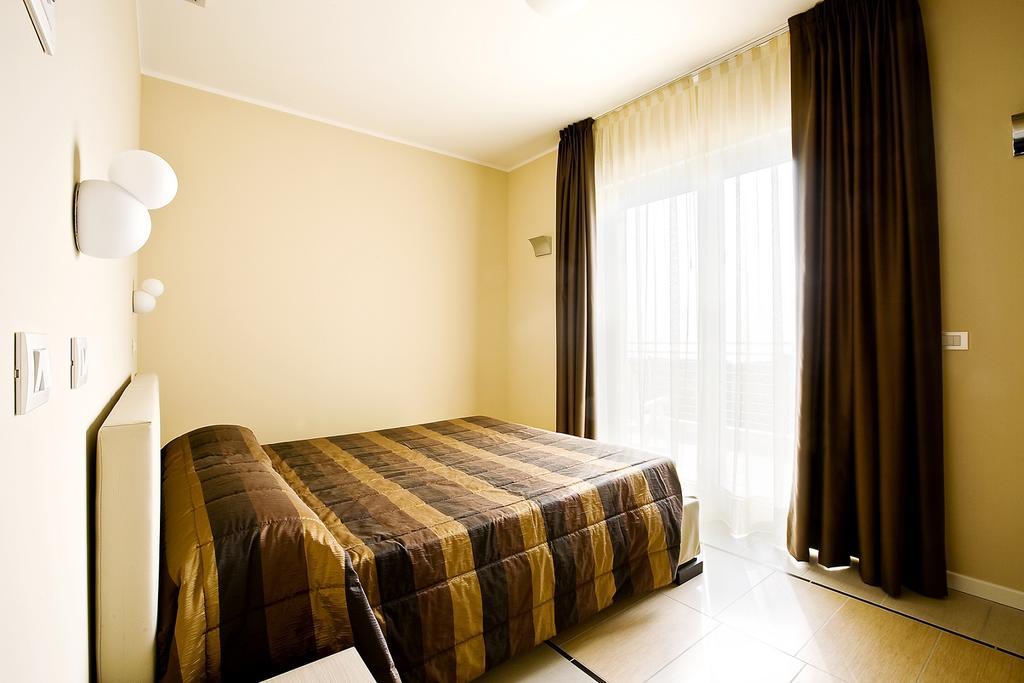Aparthotel La Pineta Lido di Jesolo Exterior photo