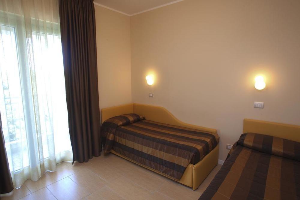 Aparthotel La Pineta Lido di Jesolo Exterior photo