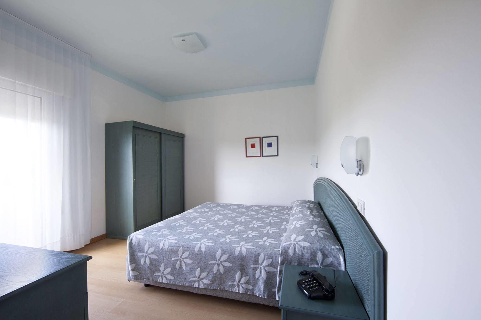 Aparthotel La Pineta Lido di Jesolo Exterior photo