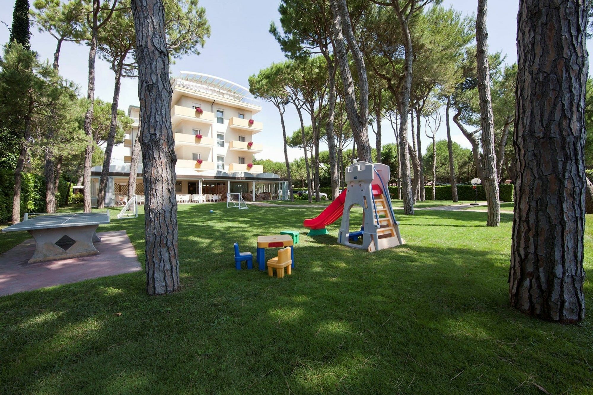 Aparthotel La Pineta Lido di Jesolo Exterior photo