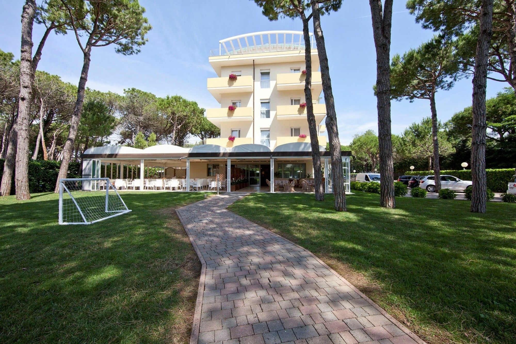 Aparthotel La Pineta Lido di Jesolo Exterior photo